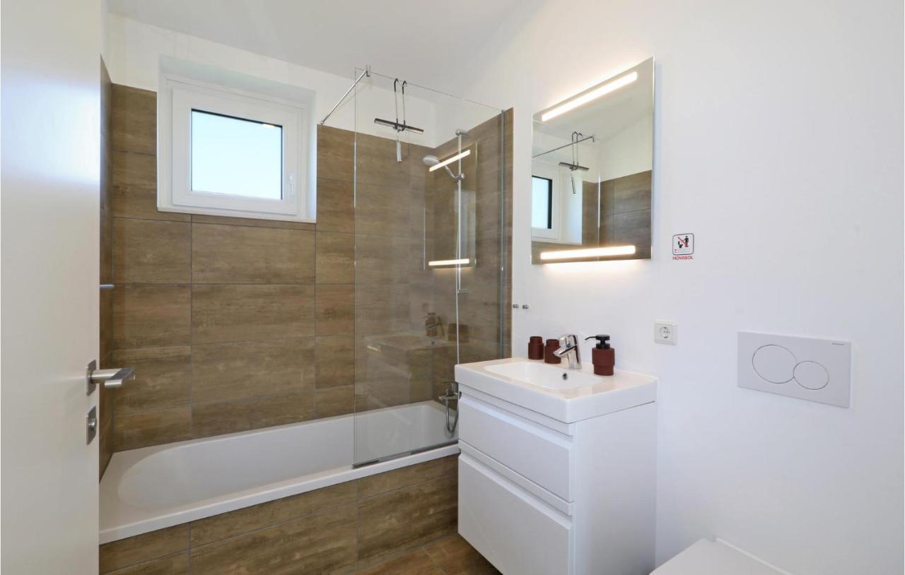 Nice Home In Lembruch-Duemmer See With Sauna מראה חיצוני תמונה